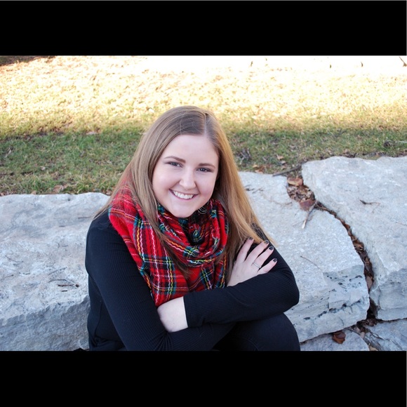 Meet your Posher 💕 - Picture 2 of 3